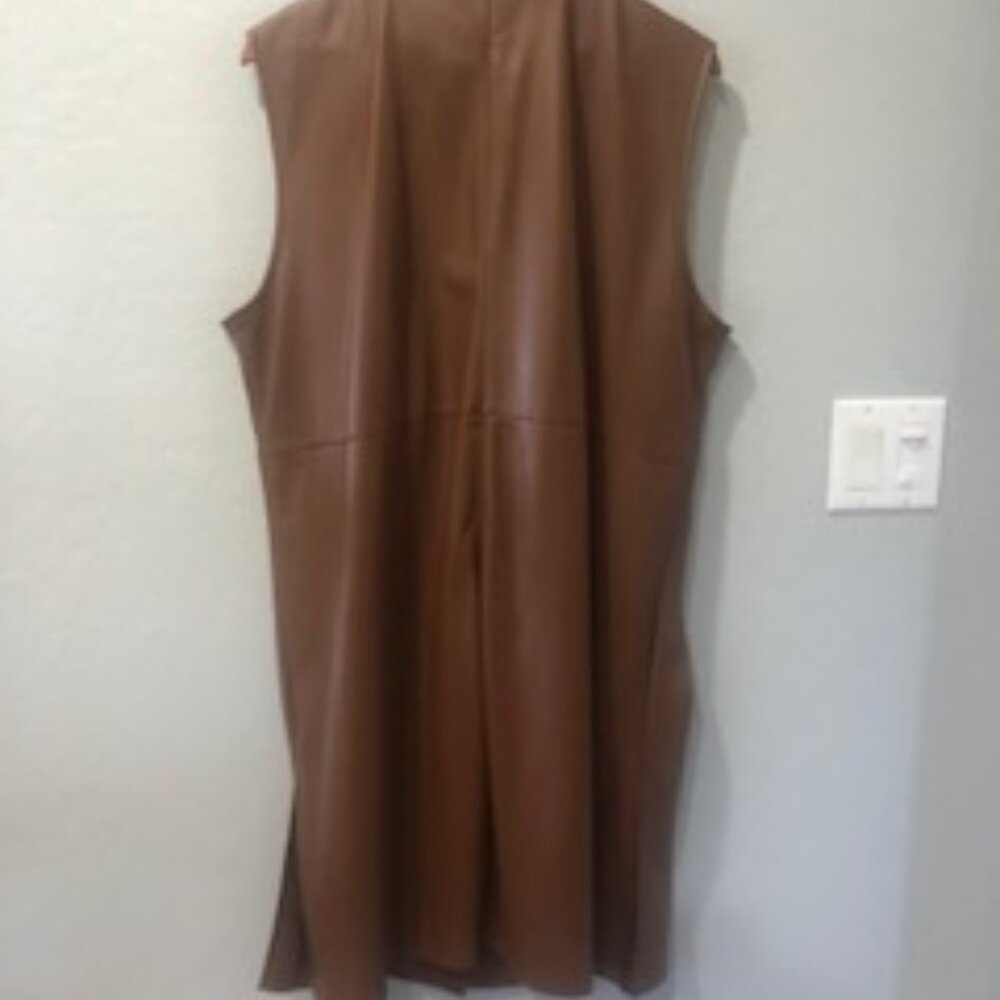 Faux leather sleeveless style coat - Picture 4 of 7